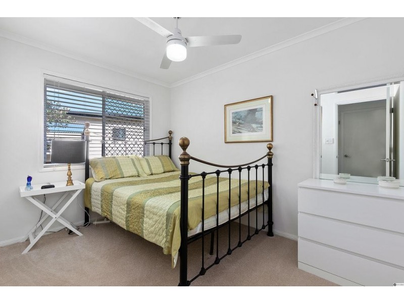 14A Oakley Street, Manly QLD 4179