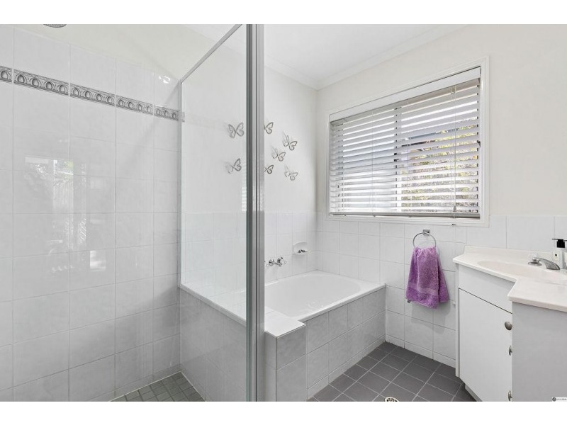 14A Oakley Street, Manly QLD 4179