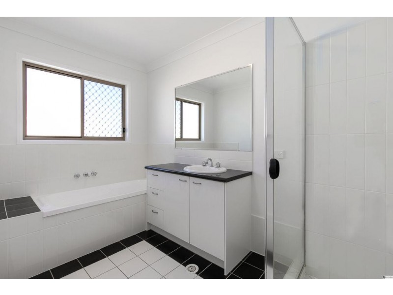 1 Pinecrest Place, Victoria Point QLD 4165