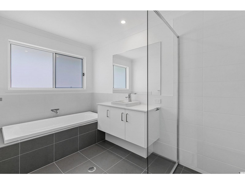 62 Armstrong Road, Cannon Hill QLD 4170