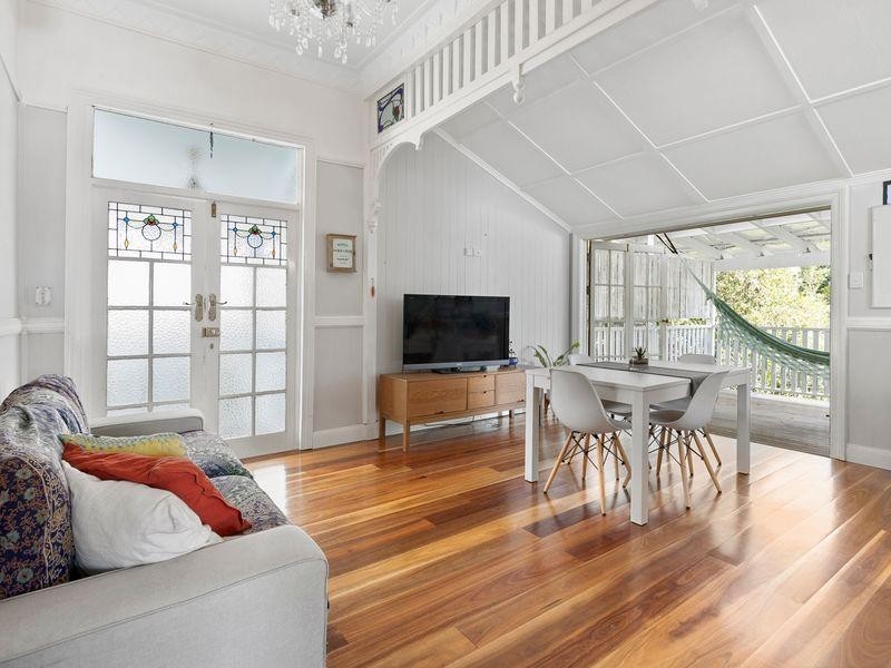 12 Carbethon Street, Manly QLD 4179