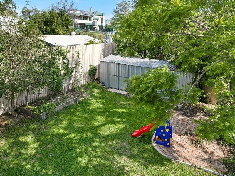12 Carbethon Street, Manly QLD 4179