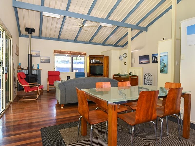 93 Midgen St, Kooringal QLD 4025