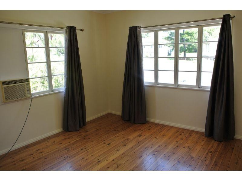 51 Wondall Road, Wynnum West QLD 4178