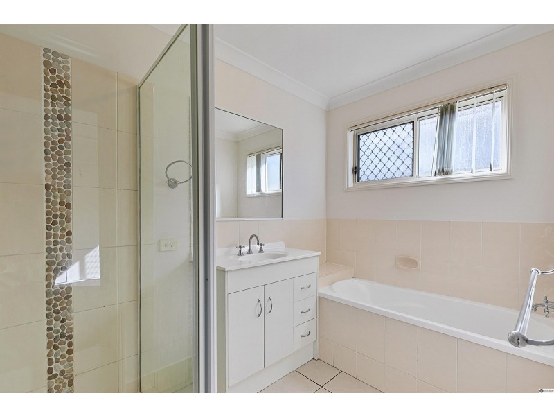 54 Wirra Circuit, Wynnum West QLD 4178