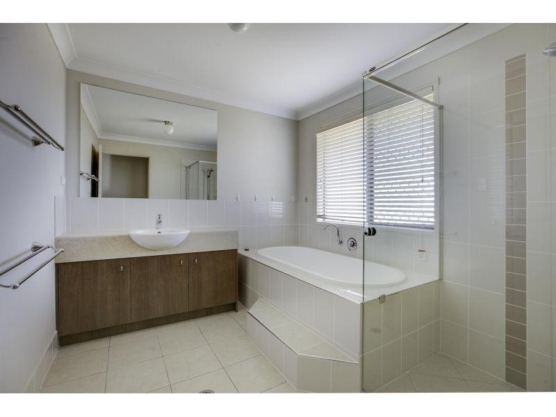 49 Sylvateere Close, Wakerley QLD 4154