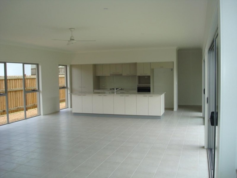 8 Macquarie, Wakerley QLD 4154