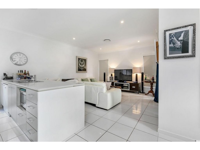 68 Highland Crescent, Belmont QLD 4153