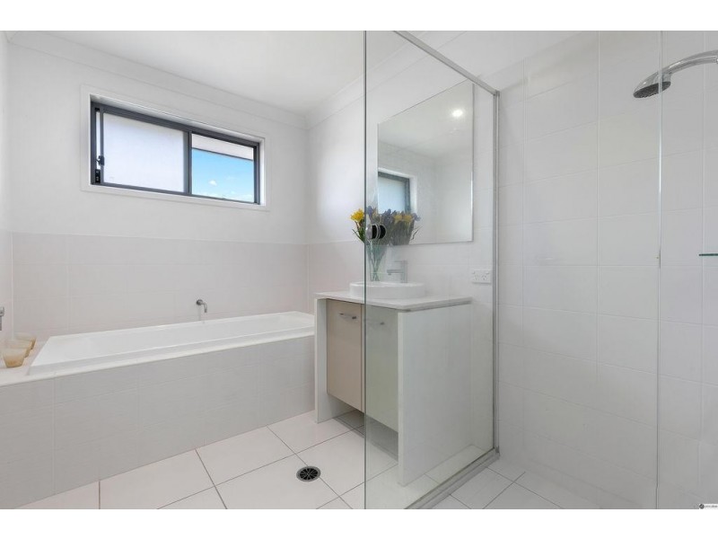 68 Highland Crescent, Belmont QLD 4153