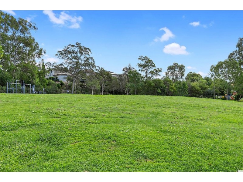 68 Highland Crescent, Belmont QLD 4153