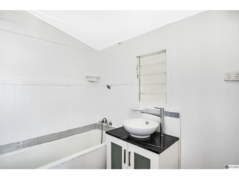 12 Alexander Street, Lota QLD 4179