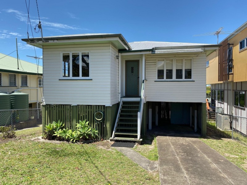 33 Gordon Parade, Manly QLD 4179