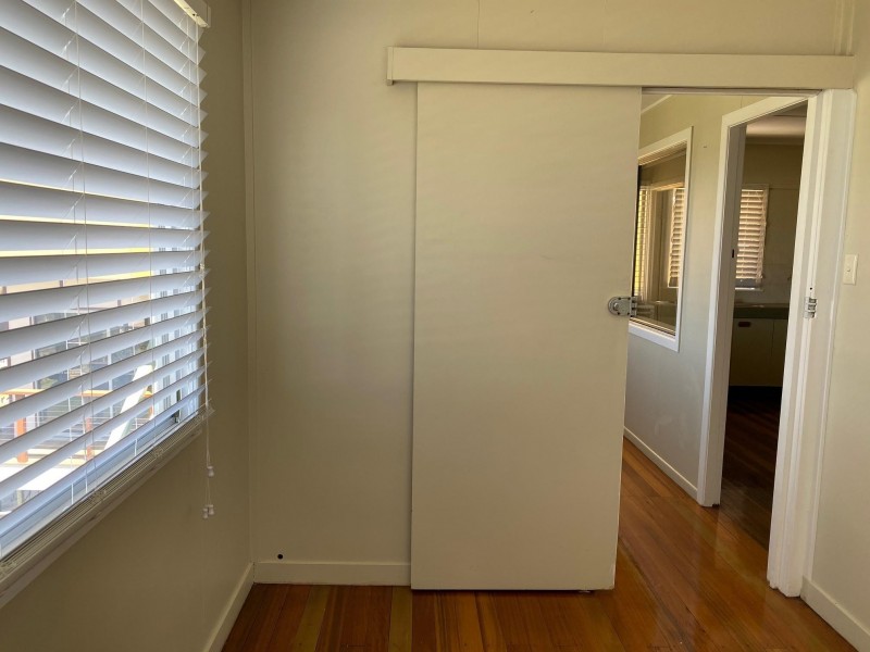 33 Gordon Parade, Manly QLD 4179