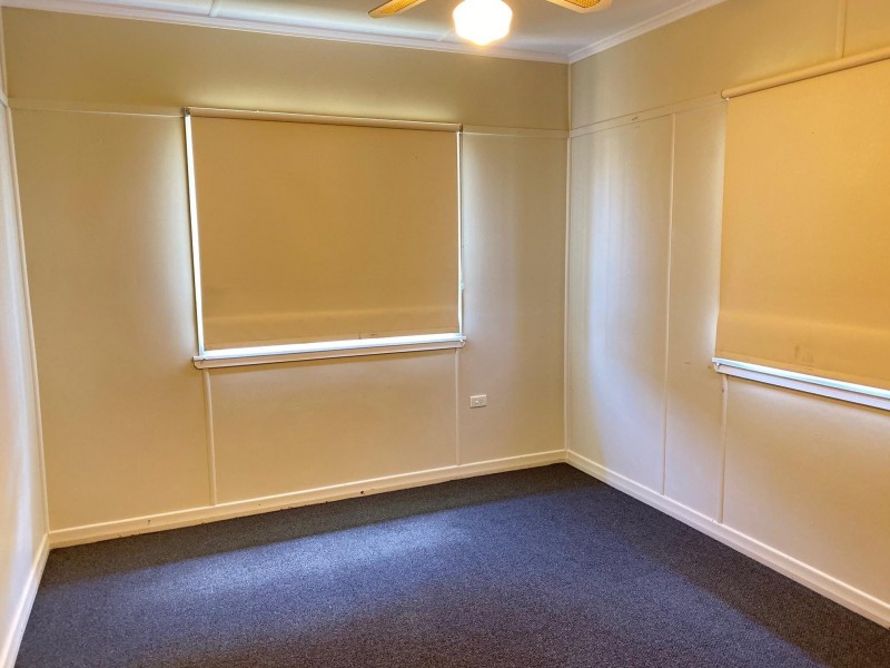 33 Gordon Parade, Manly QLD 4179