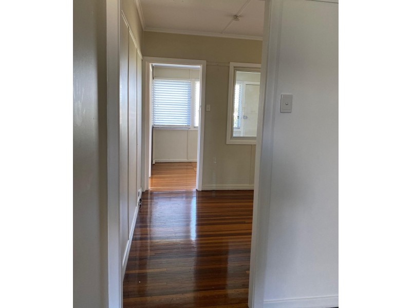 33 Gordon Parade, Manly QLD 4179