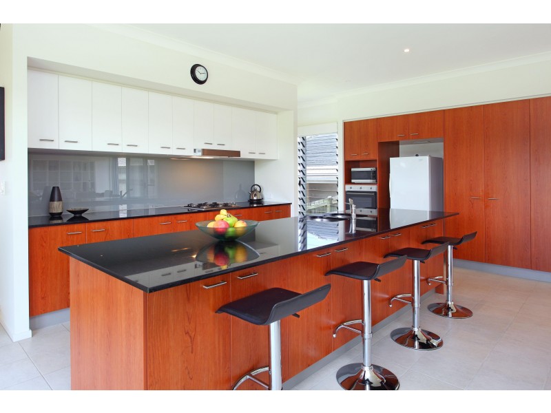 69 Mossvale Drive, Wakerley QLD 4154