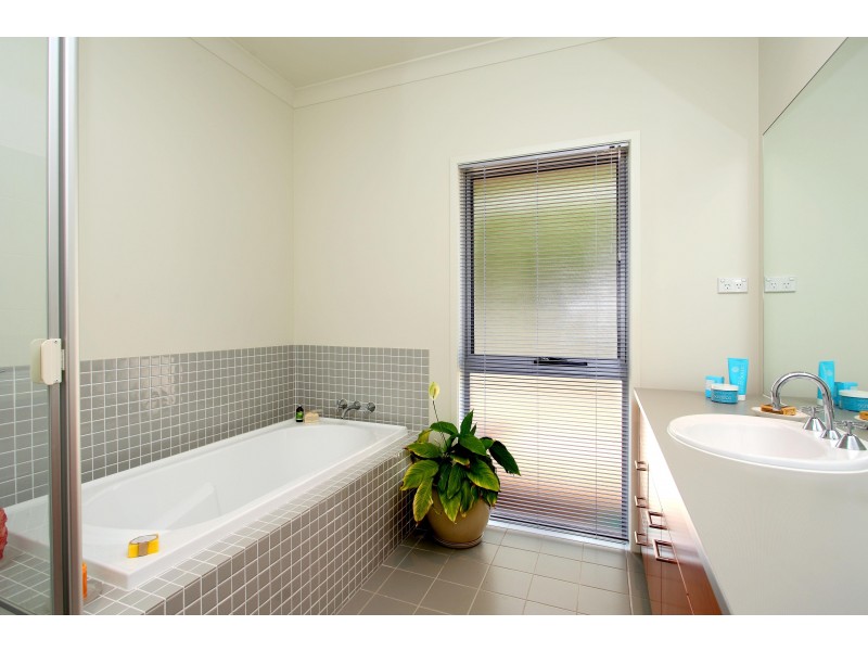 69 Mossvale Drive, Wakerley QLD 4154