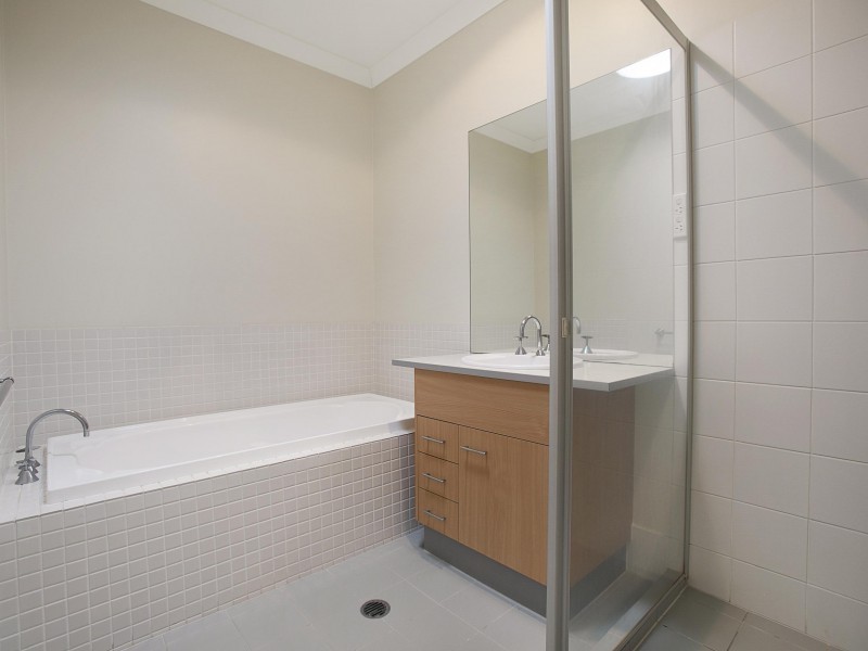 6 Hawksbury Cres, Wakerley QLD 4154