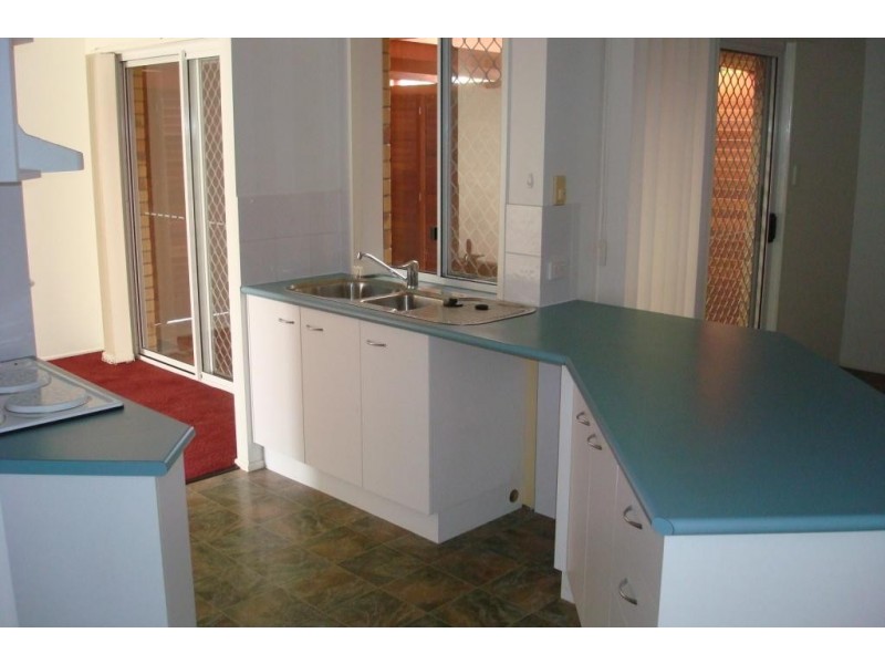 99 Evelyn Road, Wynnum West QLD 4178