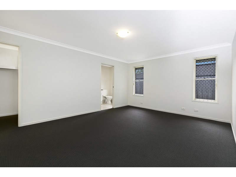 16 Daphne Place, Wakerley QLD 4154
