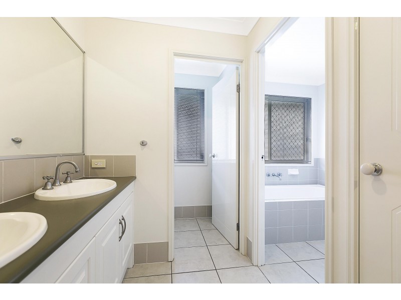 16 Daphne Place, Wakerley QLD 4154