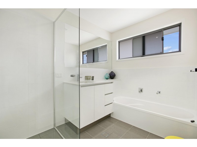 19a Buderim Street, Manly QLD 4179