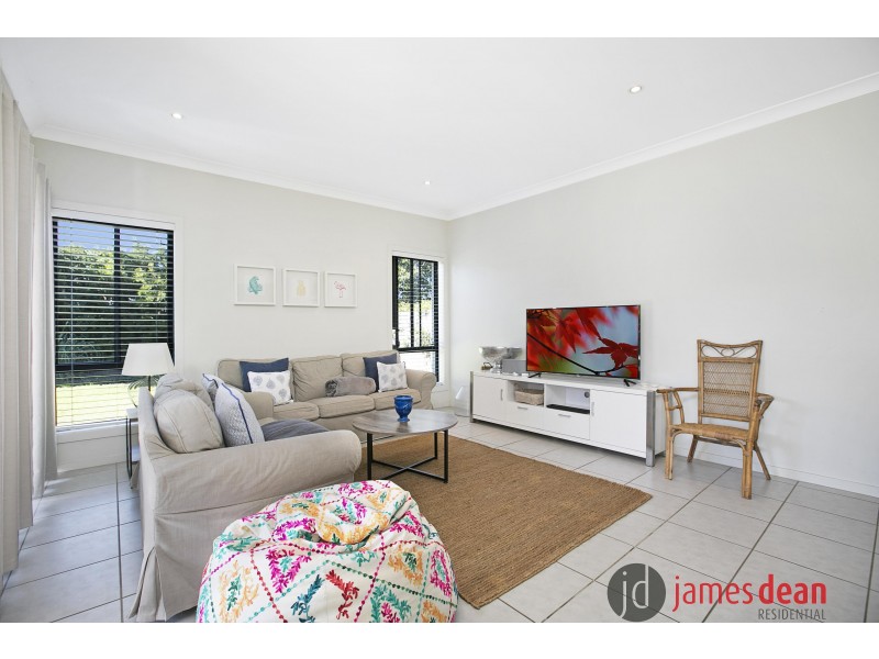 8 Hillcroft Place, Belmont QLD 4153