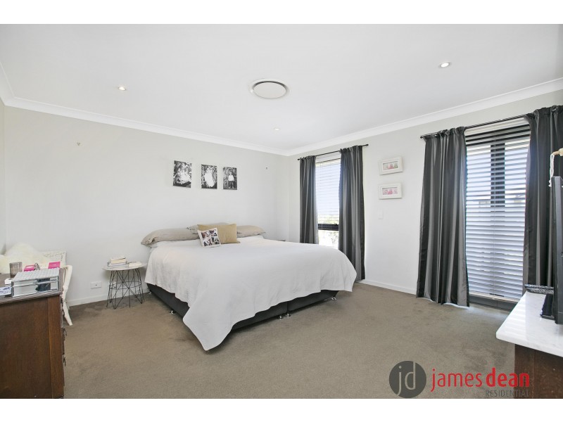 8 Hillcroft Place, Belmont QLD 4153