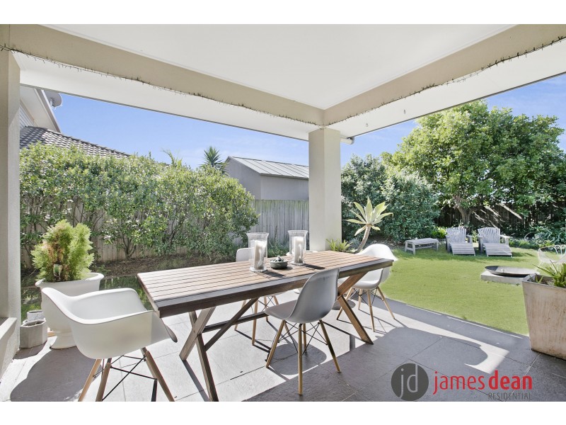 8 Hillcroft Place, Belmont QLD 4153