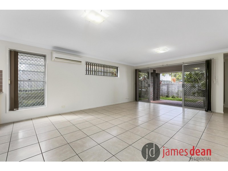 8 Daphne Place, Wakerley QLD 4154