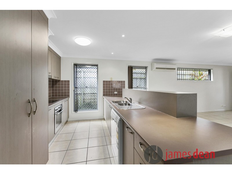 8 Daphne Place, Wakerley QLD 4154