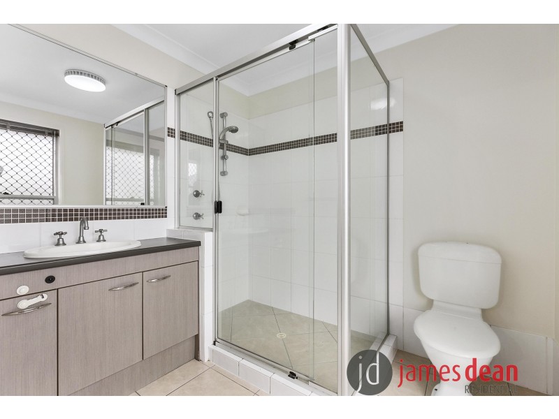 8 Daphne Place, Wakerley QLD 4154