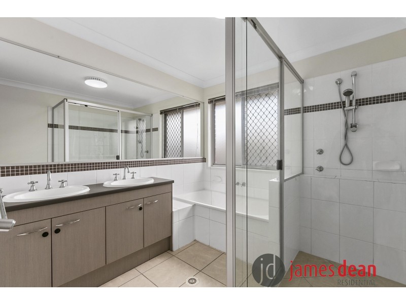 8 Daphne Place, Wakerley QLD 4154