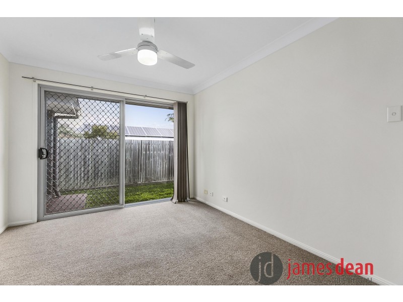 8 Daphne Place, Wakerley QLD 4154