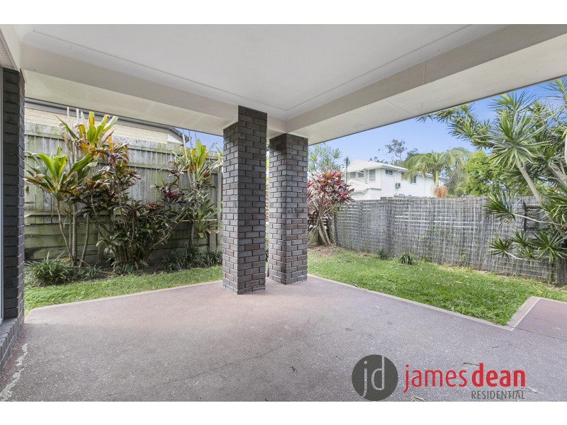 8 Daphne Place, Wakerley QLD 4154