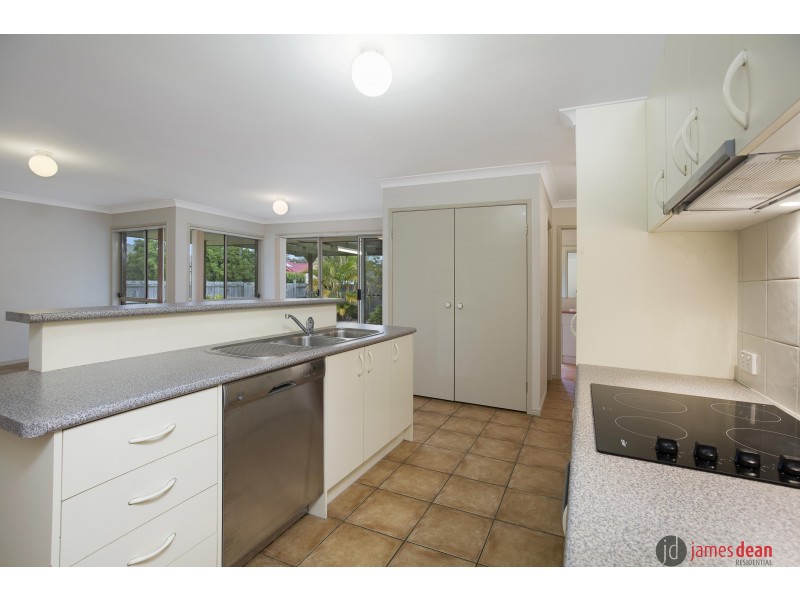 39 Pinewood Street, Wynnum West QLD 4178