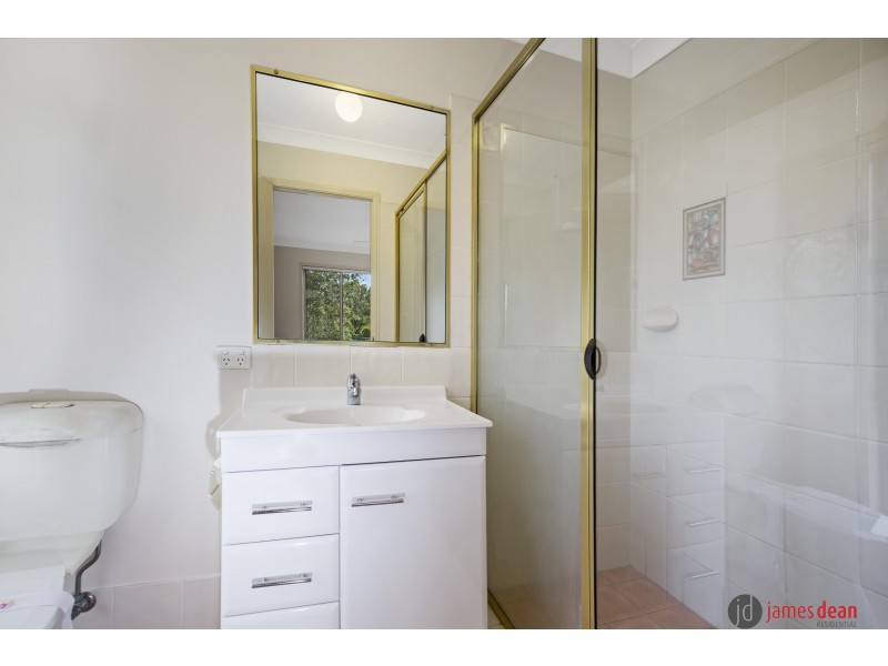 39 Pinewood Street, Wynnum West QLD 4178