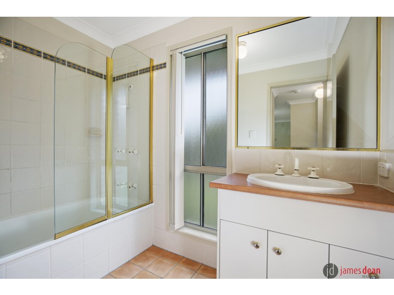 39 Pinewood Street, Wynnum West QLD 4178