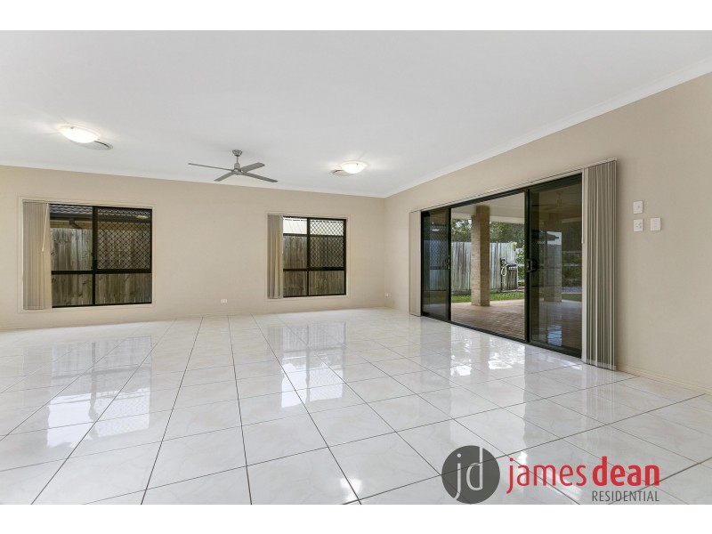 24 Fennessey Close, Wakerley QLD 4154