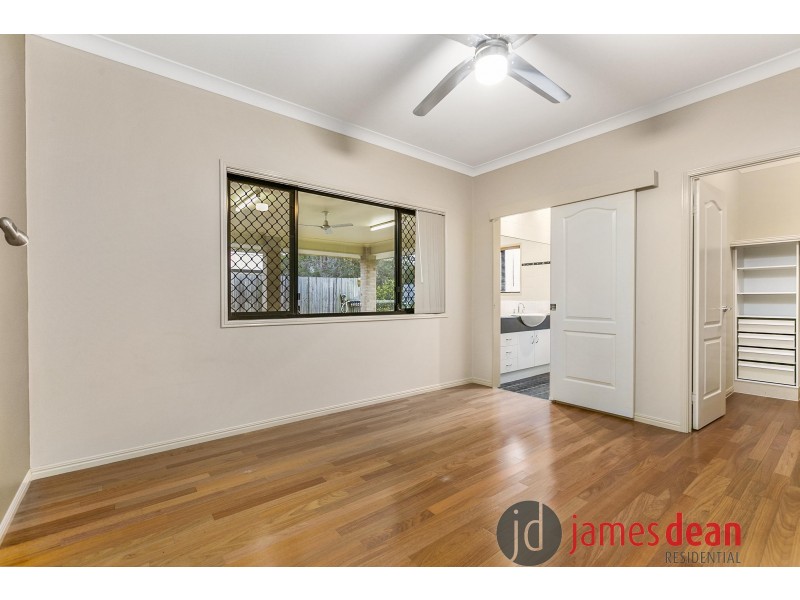 24 Fennessey Close, Wakerley QLD 4154