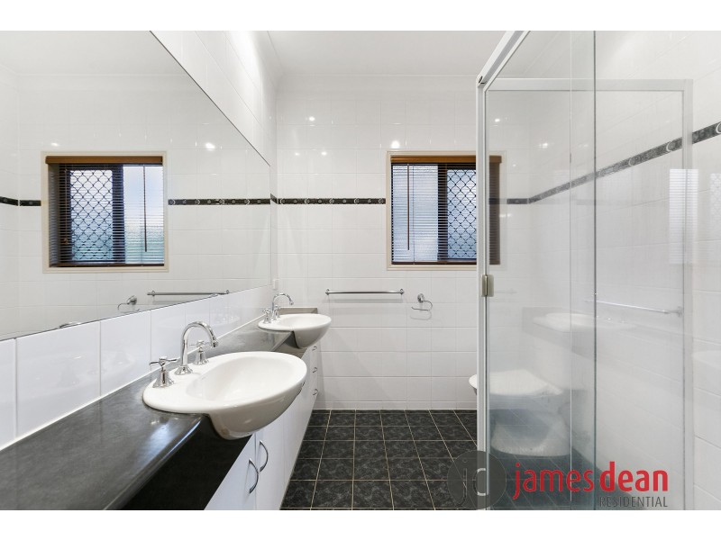 24 Fennessey Close, Wakerley QLD 4154