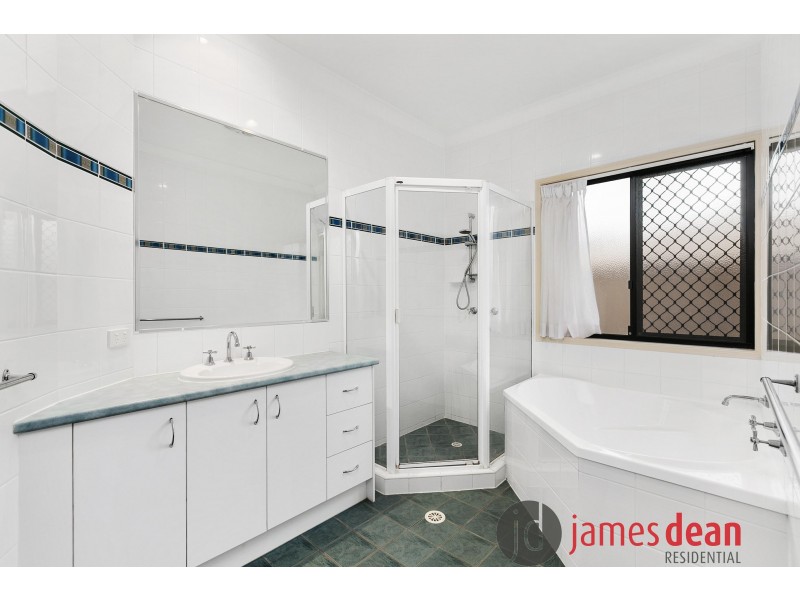 24 Fennessey Close, Wakerley QLD 4154