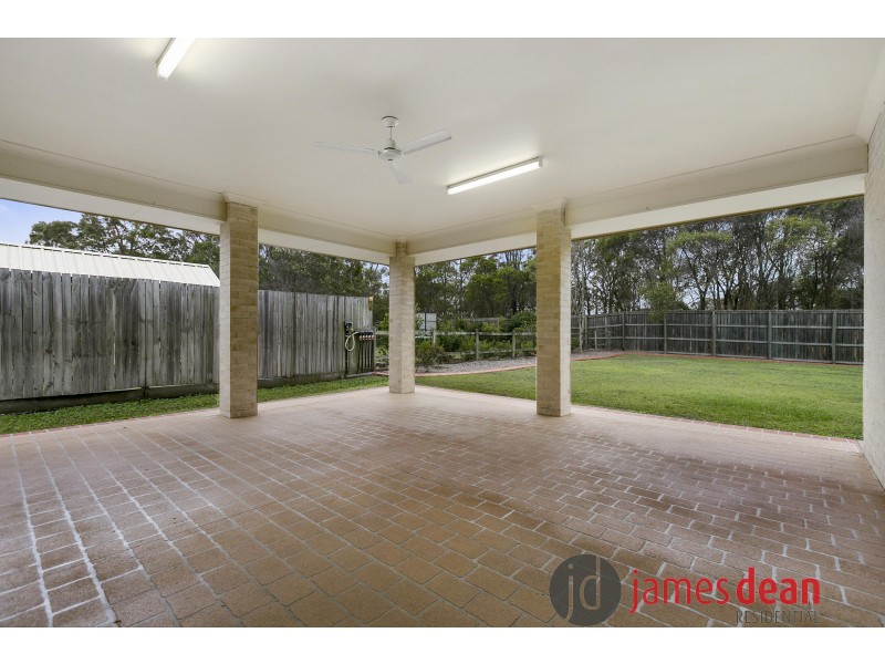 24 Fennessey Close, Wakerley QLD 4154
