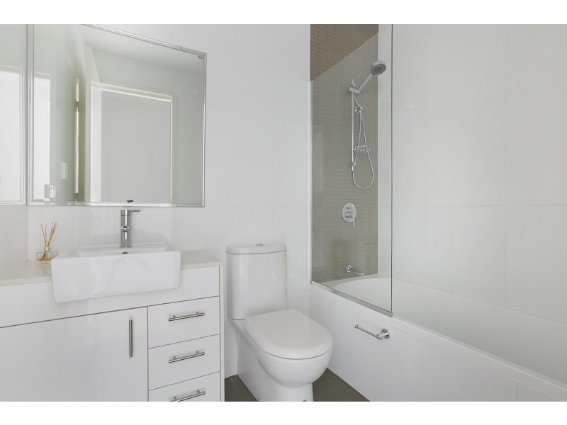 3/64 Pembroke Road, Coorparoo QLD 4151