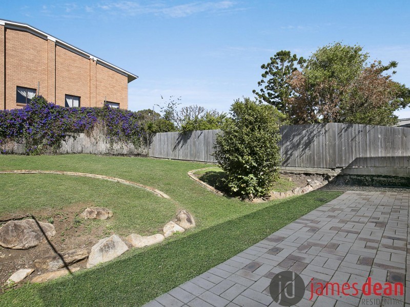 33 Hutton Avenue, Wynnum West QLD 4178