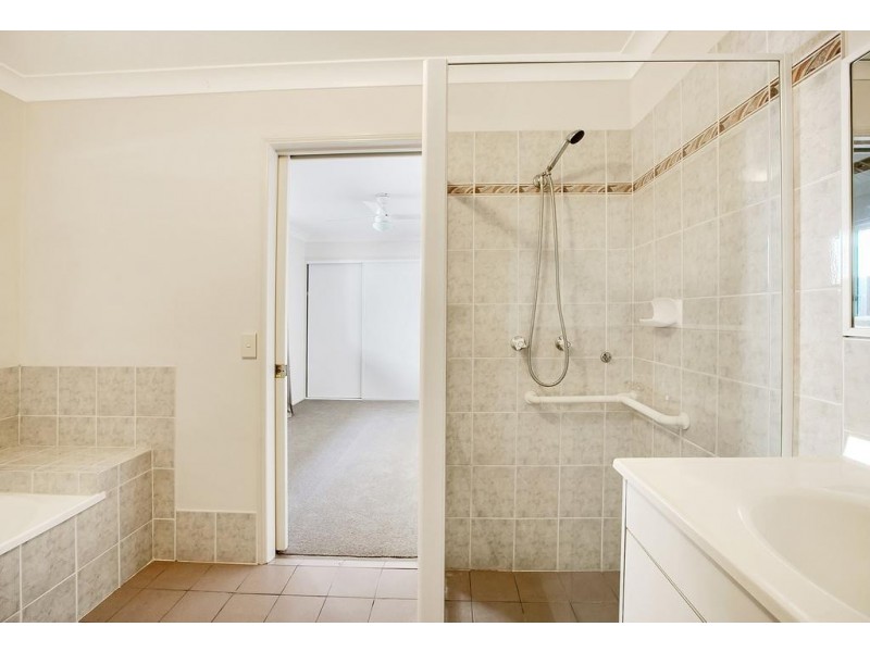11 Buderim Street, Manly QLD 4179