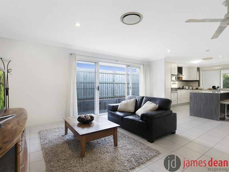 52 Moss Rd, Wakerley QLD 4154