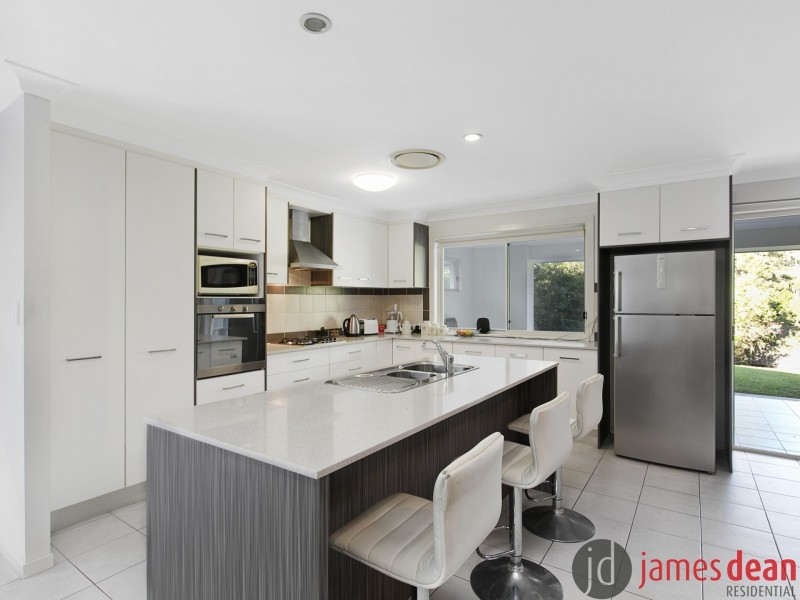 52 Moss Rd, Wakerley QLD 4154