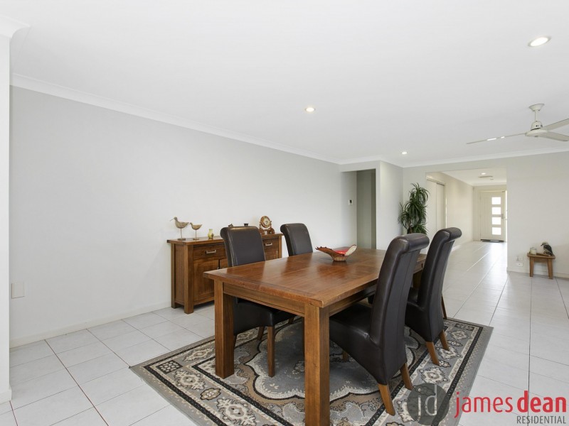 52 Moss Rd, Wakerley QLD 4154