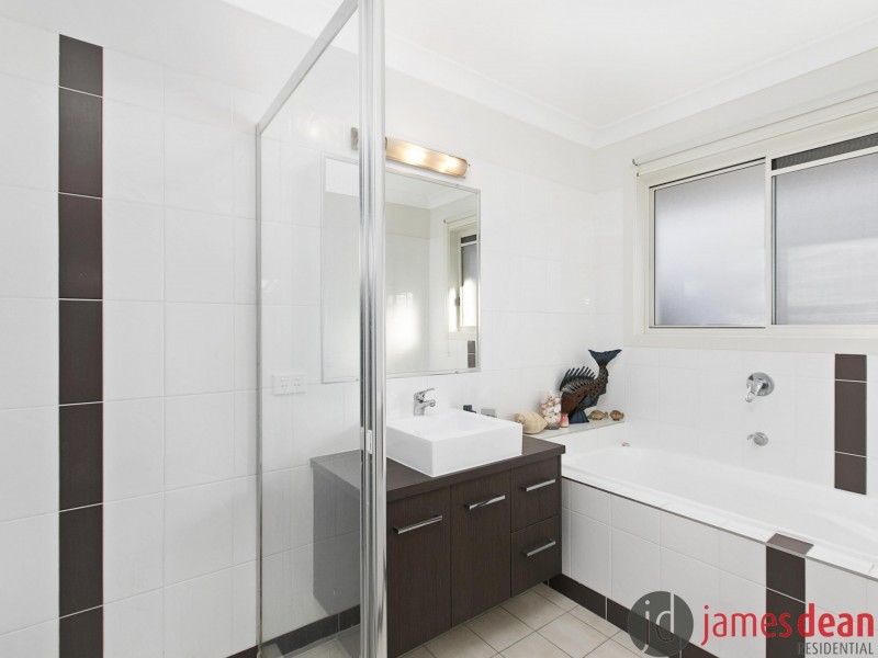 52 Moss Rd, Wakerley QLD 4154